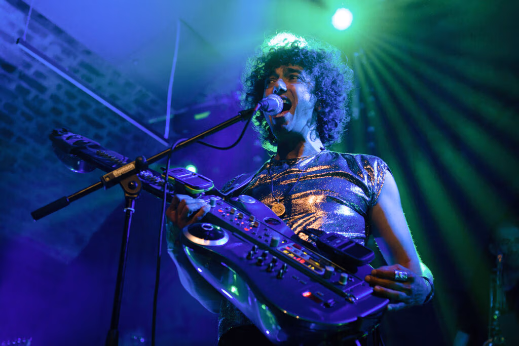 Om Shira performing live