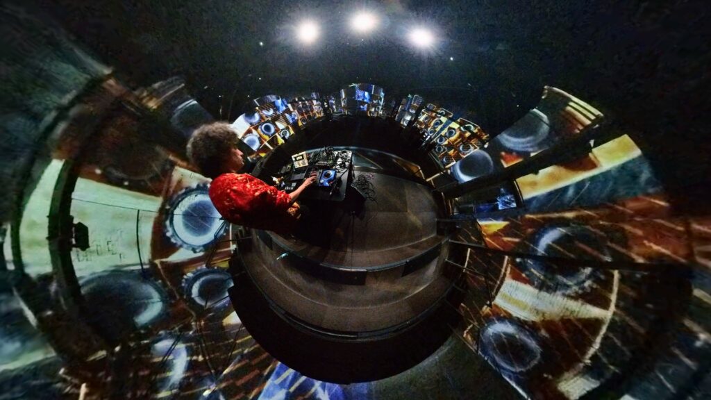 Immersive visuals by 1Soul Communication